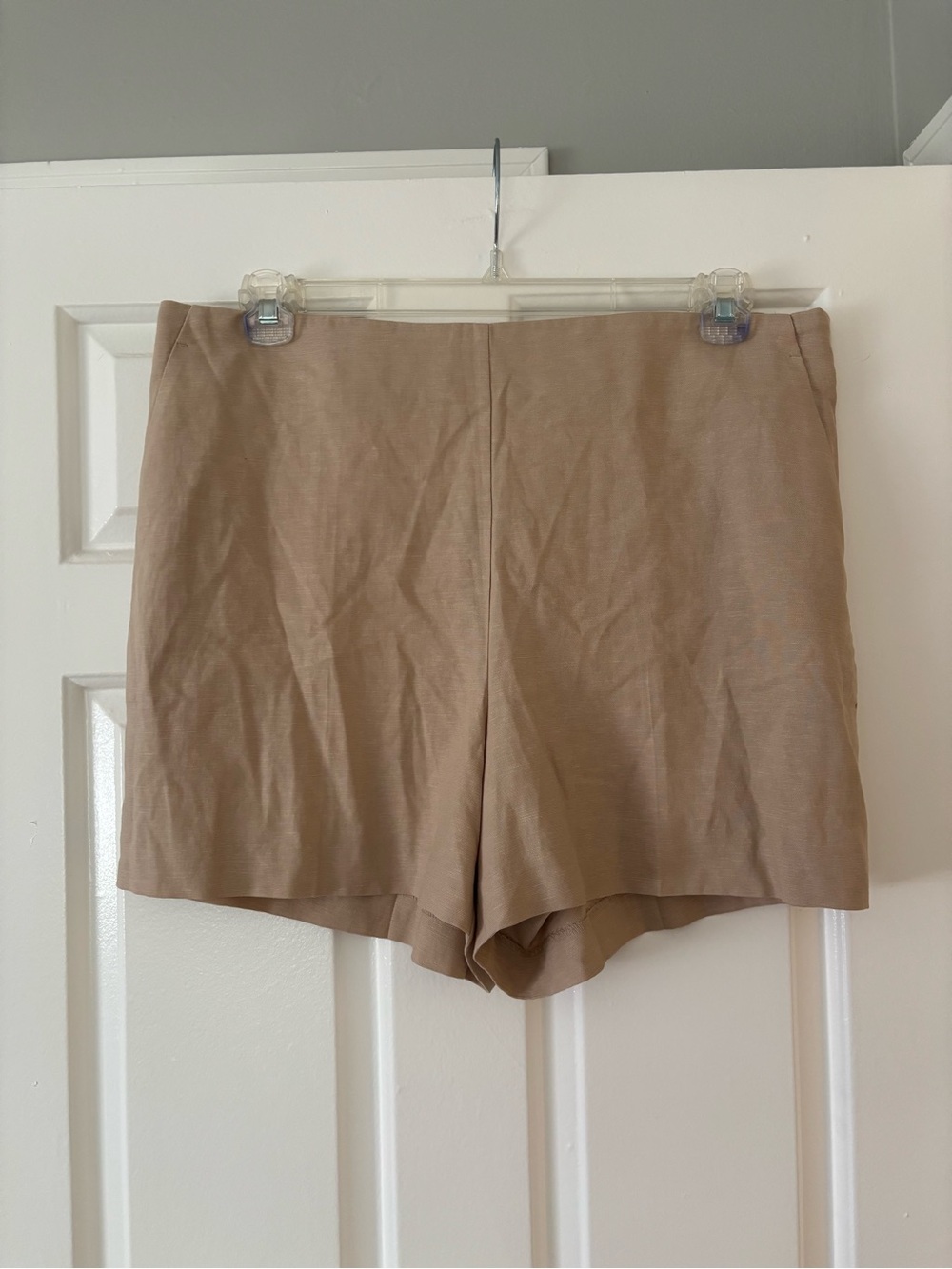 NWT Ann Taylor Linen Blend Tailored Shorts - Size 14 - Beige/Taupe